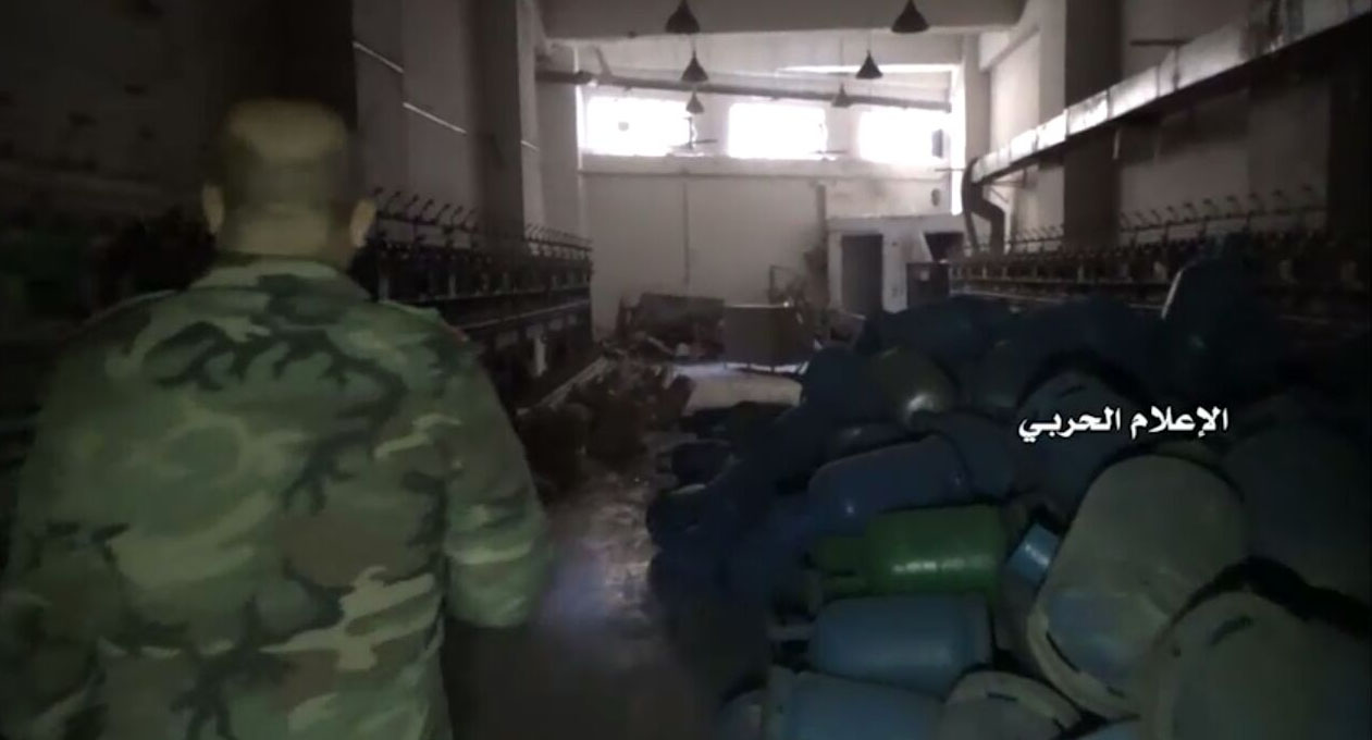بالصور والفيديو: الجيش السوري يعثر على معمل كبير لتصنيع الصواريخ شمال حلب