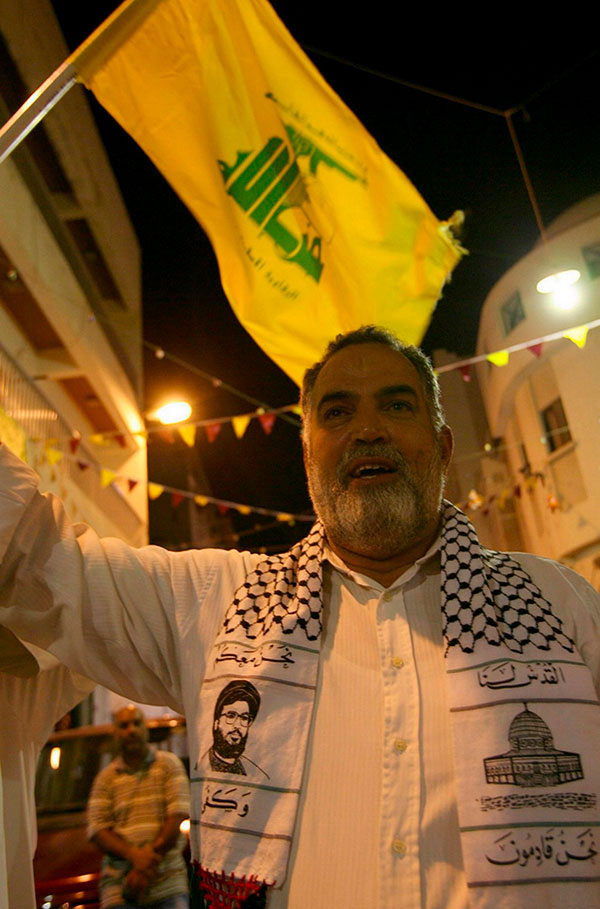 بالصور: شعب البحرين يؤازر المقاومة خلال عدوان  تموز