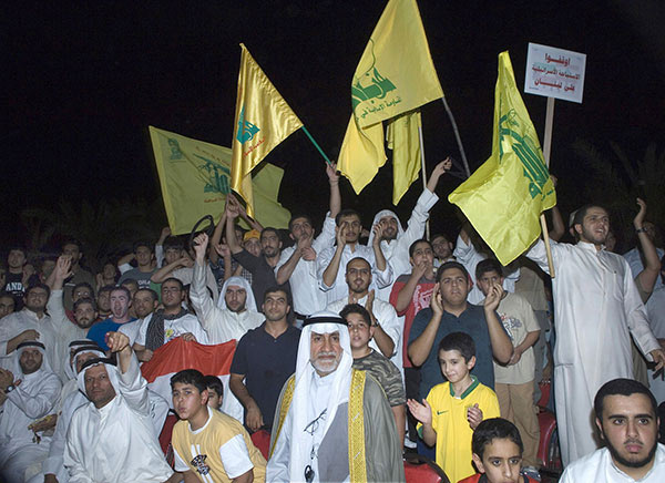 بالصور: شعب البحرين يؤازر المقاومة خلال عدوان  تموز