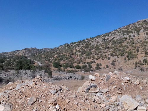 جرافات عسكرية معادية ترفع سواتر ترابية وتشق طرقات فرعية مقابل بركة وفي جبل الشحل داخل مزارع شبعا