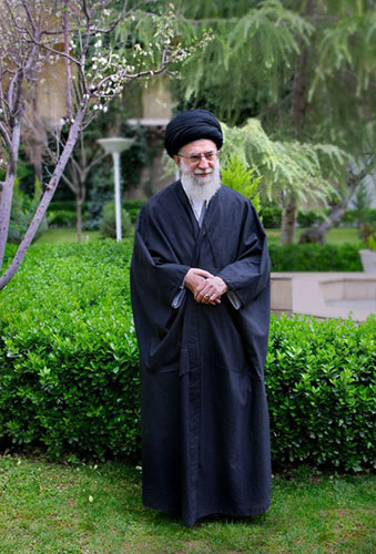 كيف يقضي الإمام الخامنئي يوميّاته؟