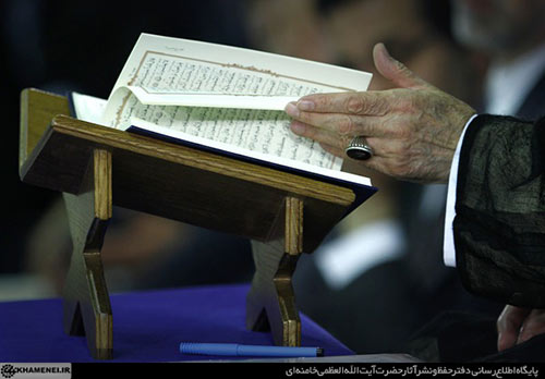 كيف يقضي الإمام الخامنئي يوميّاته؟
