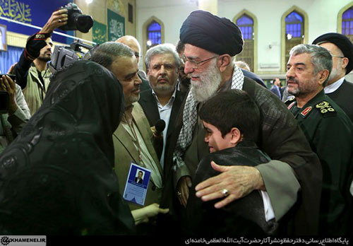 كيف يقضي الإمام الخامنئي يوميّاته؟