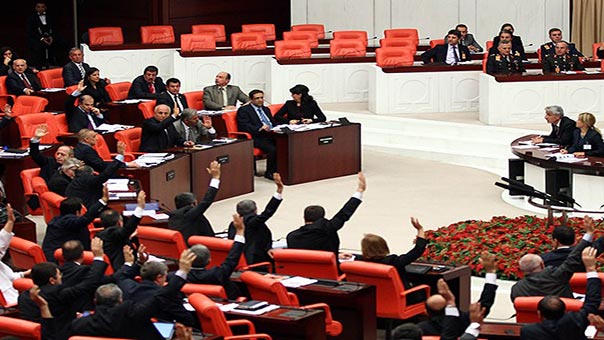 برلمان تركيا يخضع لـ&rsquo;اتفاق مصالحة&rsquo; مع كيان العدو