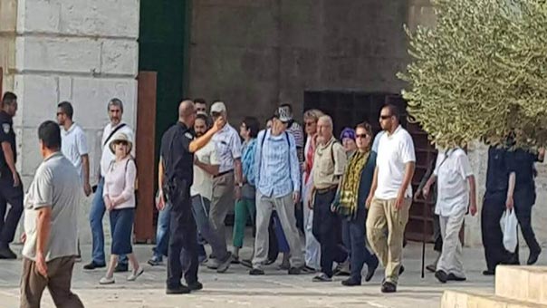 الاحتلال يعتقل 16 فلسطينياً في أنحاء متفرقة من الضفة... ويهدم منزل أسير جنوب الخليل