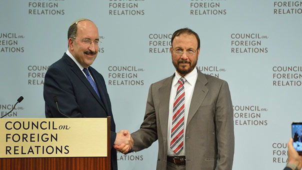 أنور عشقي يُخطّط لزيارة الأراضي المحتلة مجدّدًا بدعم محمد بن سلمان