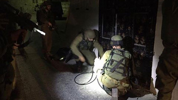 قصف صهيوني شمال غزة.. وجيش الاحتلال يعتقل أسيرين محررين خلال مداهمات بالضفة الغربية