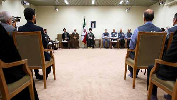 الإمام الخامنئي: الاقتصاد المقاوم علاج مشاكل إيران