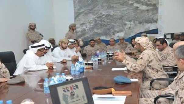 ضاحي خلفان يتفقد القوات الإماراتية في عدن