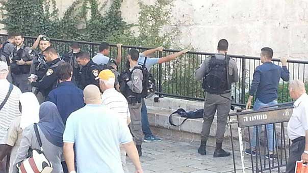 إصابة شرطيين صهيونيين بجراح خطرة طعناً في القدس المحتلة.. واعتقال 10 فلسطينيين خلال مداهمات بالضفة