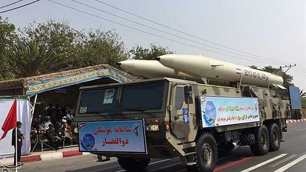 استعراض عسكري كبير للقوات المسلحة الايرانية تخلله عرض &rsquo;منظومة S300&rsquo; والكشف عن صاروخ &rsquo;ذو الفقار&rsquo;