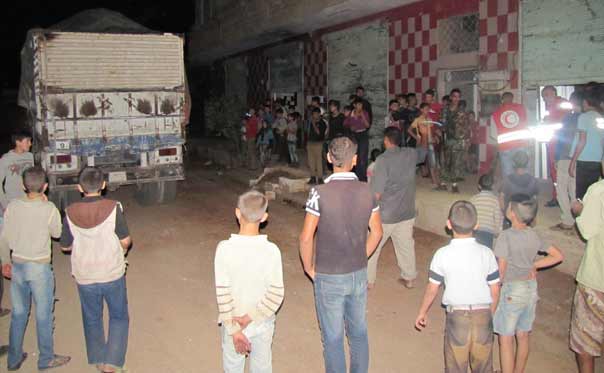 بالصور.. دخول قافلة مساعدات انسانية الى مضايا والزبداني بالتزامن مع دخول قافلة مماثلة الى الفوعة وكفريا