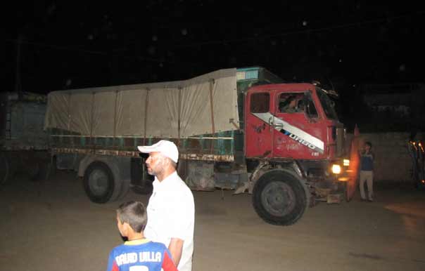 بالصور.. دخول قافلة مساعدات انسانية الى مضايا والزبداني بالتزامن مع دخول قافلة مماثلة الى الفوعة وكفريا