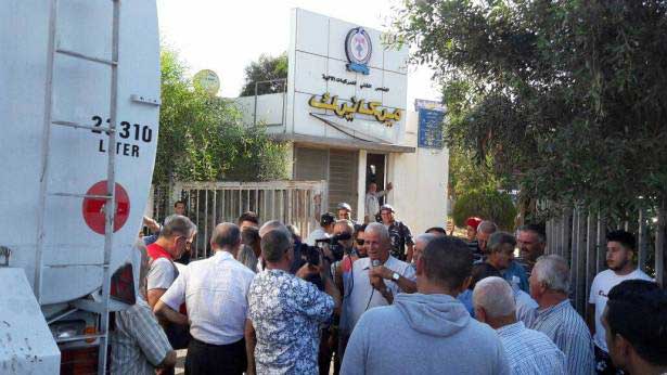 اعتصام لاتحاد النقل البري على جميع الأراضي اللبنانية.. واجتماع طارئ الاثنين لتحديد الخطوات اللاحقة