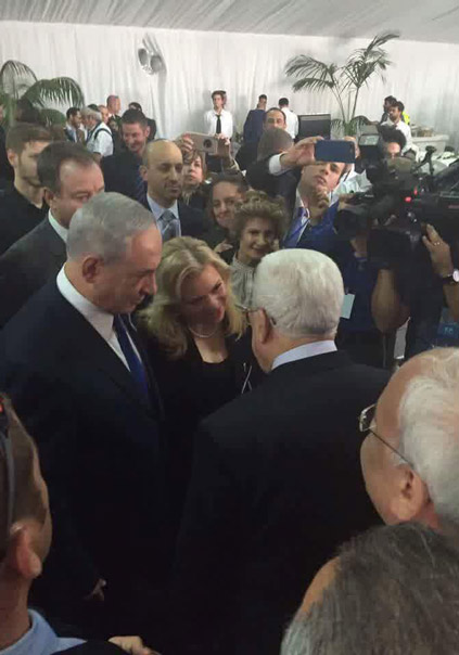 أوساط فلسطينية: مشاركة وفود عربية في جنازة المجرم &rsquo;بيريز&rsquo; خيانة لدماء آلاف الشهداء الذين راحوا ضحية لإرهابه