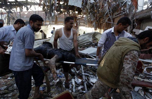 السعودية تحاول التنصّل من مجزرة صنعاء.. والمجتمع الدولي يدين ويطالب بتحقيق فوري