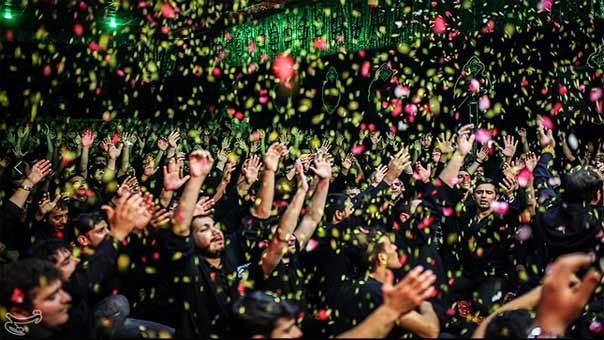 بالصور: إحياء مراسم ليلة التاسوعاء في حسينية الإمام الخميني (قده) بحضور الإمام السيد علي الخامنئي