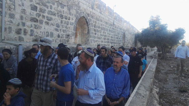 مواجهات عنيفة في الضفة والقدس.. والاحتلال يهدم منزل أسير في نابلس  