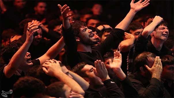 بالصور: إحياء مراسم ليلة التاسوعاء في حسينية الإمام الخميني (قده) بحضور الإمام السيد علي الخامنئي