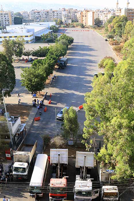 اتحاد النقل البري يبدأ اعتصامه المفتوح أمام مراكز المعاينة الميكانيكية