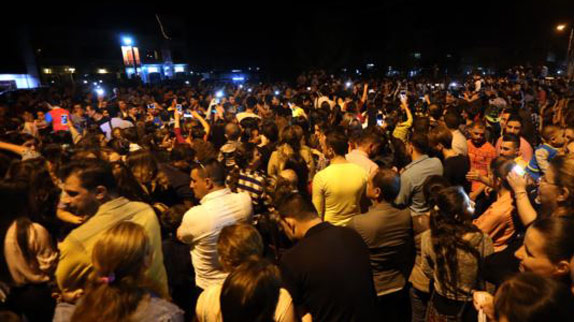 بالصور: مسيحيو قراقوش العراقية يحتفلون بقرب تحرير من &rsquo;داعش&rsquo;