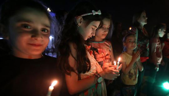 بالصور: مسيحيو قراقوش العراقية يحتفلون بقرب تحرير من &rsquo;داعش&rsquo;