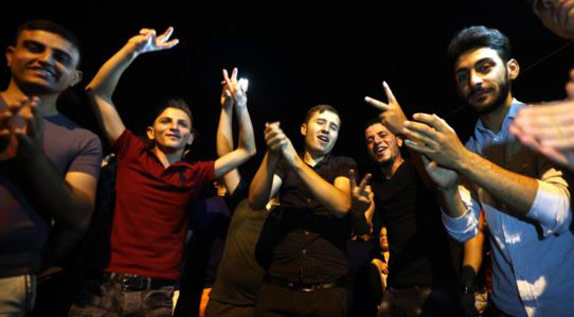 بالصور: مسيحيو قراقوش العراقية يحتفلون بقرب تحرير من &rsquo;داعش&rsquo;