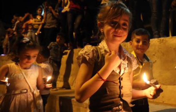 بالصور: مسيحيو قراقوش العراقية يحتفلون بقرب تحرير من &rsquo;داعش&rsquo;