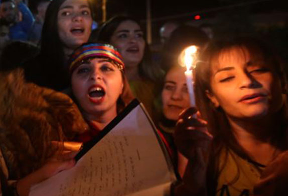 بالصور: مسيحيو قراقوش العراقية يحتفلون بقرب تحرير من &rsquo;داعش&rsquo;