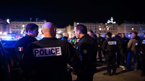 الشرطة الفرنسية تتمرد وتطالب بصلاحيات أوسع