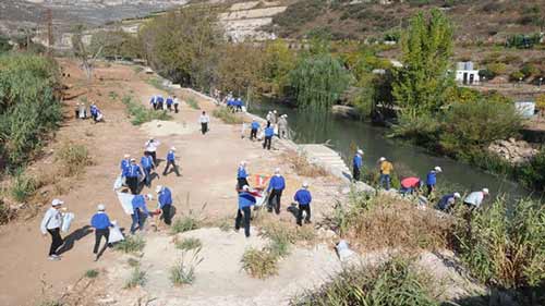 بالصور: مشاركة واسعة في الحملة الوطنية لتنظيف نهر الليطاني وحوضه من العليق إلى القاسمية مرورًا ببحيرة القرعون