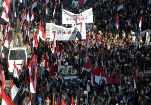 السيد الحوثي خلال المسيرة الجماهيرية في صنعاء: السعودية تدخل البلدان بالمال لكي تخترقها وتخرب هدوءها واستقرارها