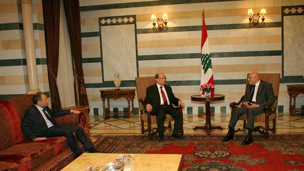 جنبلاط يحسم قراره: تأييد ترشيح العماد عون للرئاسة .. والتفاوت مع الرئيس بري &rsquo;شكلي&rsquo;