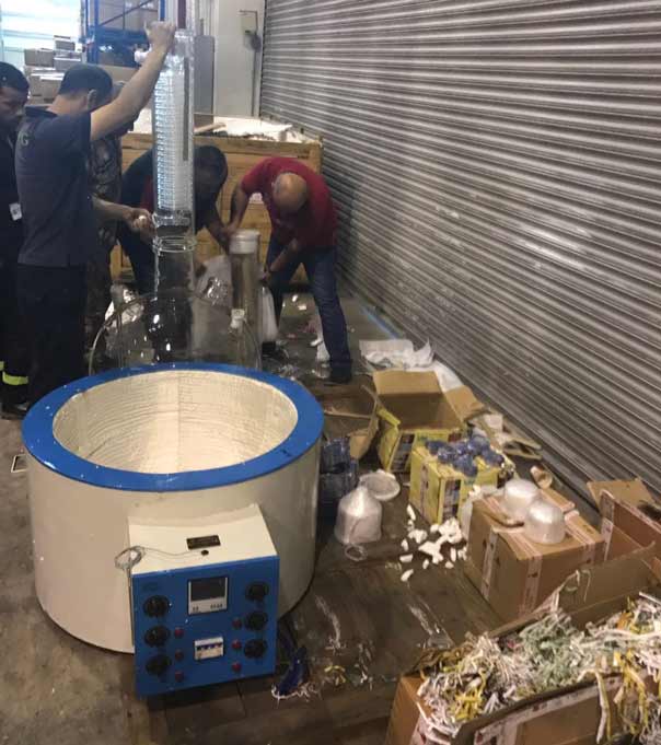 بالصورة: القوى الامنية توقف مطلوب يقوم بتهريب معدات لمعامل تصنيع المخدرات