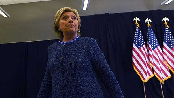 قبل أيام على انطلاق الانتخابات الرئاسية الأميركية.. كلينتون تواجه أزمة بريدها من جديد