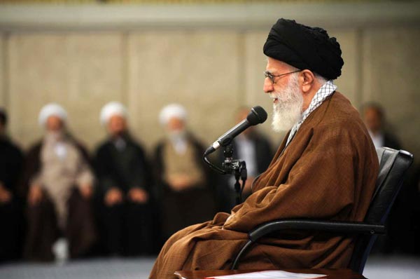 الإمام الخامنئي: التفاوض مع أمريكا لن يساعد في حل مشاكل ايران