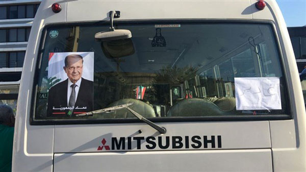 بالصور: حشود ضخمة الى باحة قصر بعبدا .. وكلمة لعون عند الساعة الحادية عشرة