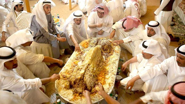 &rsquo;أطعم الفم تستحي العين&rsquo; شعار الحملات الانتخابية في الكويت