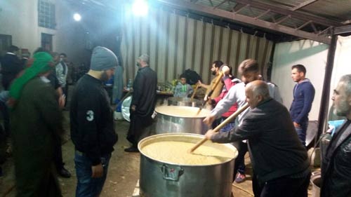 خيمة السيدة زينب (ع) في البقاع أحيت ذكرى الأربعين بإعداد الطعام للمجاهدين المرابطين في السلسلة الشرقية