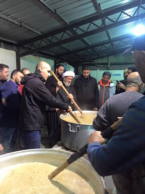 خيمة السيدة زينب (ع) في البقاع أحيت ذكرى الأربعين بإعداد الطعام للمجاهدين المرابطين في السلسلة الشرقية