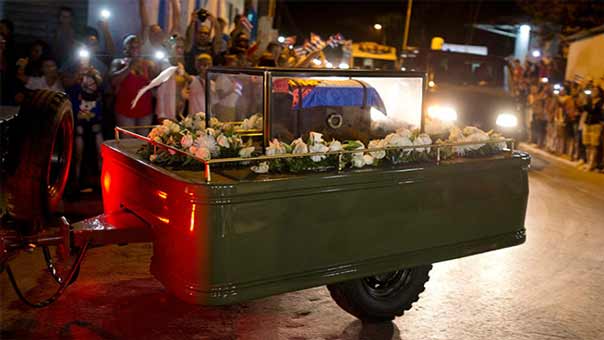 كوبا تدفن اليوم رماد كاسترو وتتمسك باشتراكيته