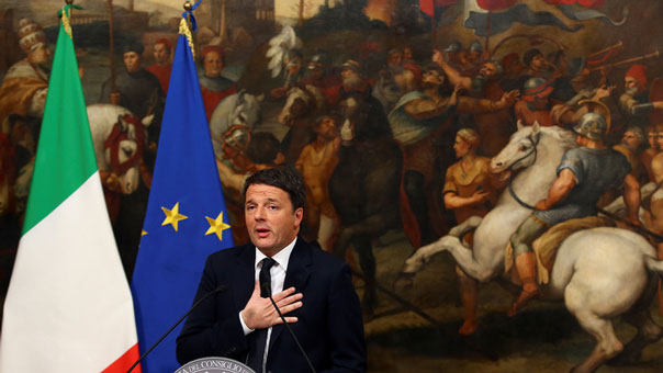 رئيس الوزراء الإيطالي يعلن استقالته بعد فشل مشروعه لإصلاح الدستور