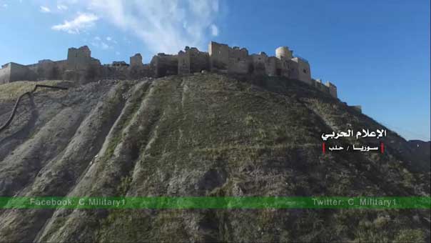 بالصور..العلم السوري يرفرف فوق قلعة حلب