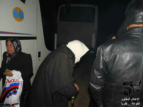 استئناف عملية إجلاء المدنيين من بلدتي الفوعة وكفريا باتجاه ريف حلب الغربي