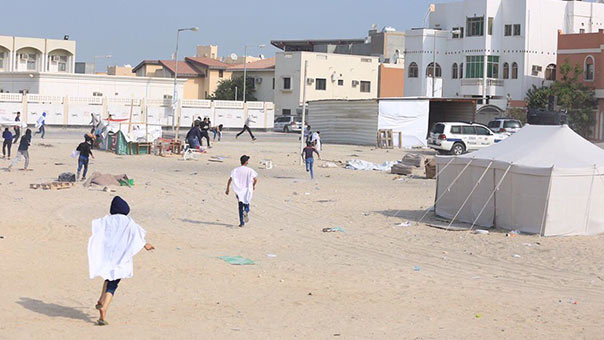 البحرينيون يُحبطون محاولة النظام اقتحام منزل آية الله قاسم بالدراز