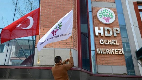 السلطات التركية تعتقل نائبا عن &rsquo;حزب الشعوب الديمقراطي&rsquo; وتحجب مواقع التواصل الاجتماعي