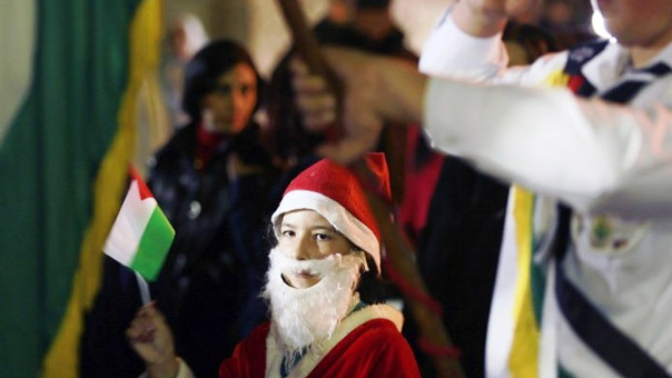 ويلات الحصار تجمع المسيحيين والمسلمين في قطاع غزة!