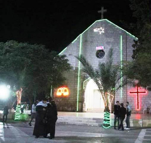 ويلات الحصار تجمع المسيحيين والمسلمين في قطاع غزة!