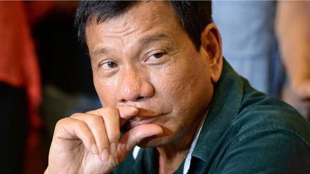 رئيس الفليبين رمى شخصاً من طائرة ويؤكد أنه سيكرر ذلك اذا لزم الامر