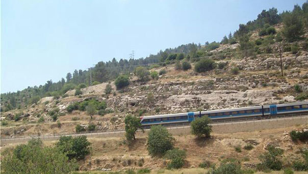 قطار التهويد الصهيوني يصل منابع قرية &rsquo;الولجة&rsquo; التاريخية جنوبي القدس المحتلة